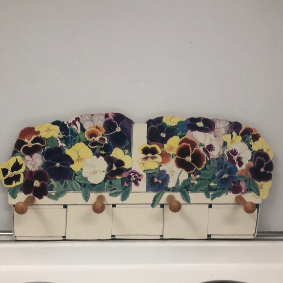 PANSY BASKET WALL RACK • BY BOSTON WAREHOUSE • 4 WOODEN 2.75” PEGS • VINTAGE - Picture 9 of 9